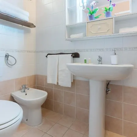 Apartment Flat Con Balcone E Parcheggio! *