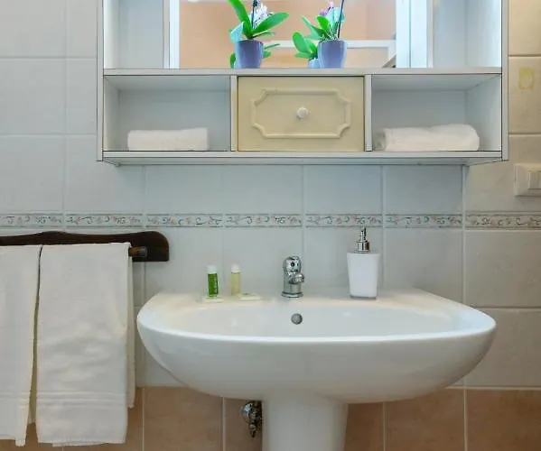 Apartament Flat Con Balcone E Parcheggio!